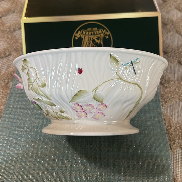 Belleek Serving Bowl - Picture 3 of 9